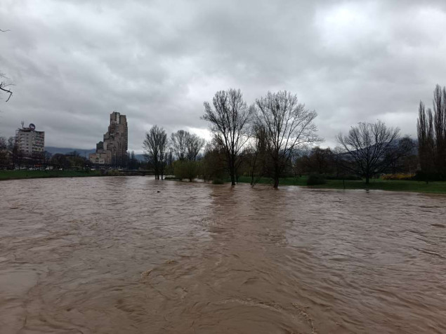 Kakanj proglasio stanje prirodne nesreće, a Olovo prvi stepen odbrane od poplava