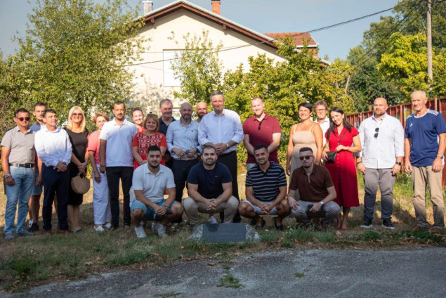Bećirović u Sanskom Mostu podržao projekat obnove zgrade Drugog zasjedanja ZAVNOBiH-a