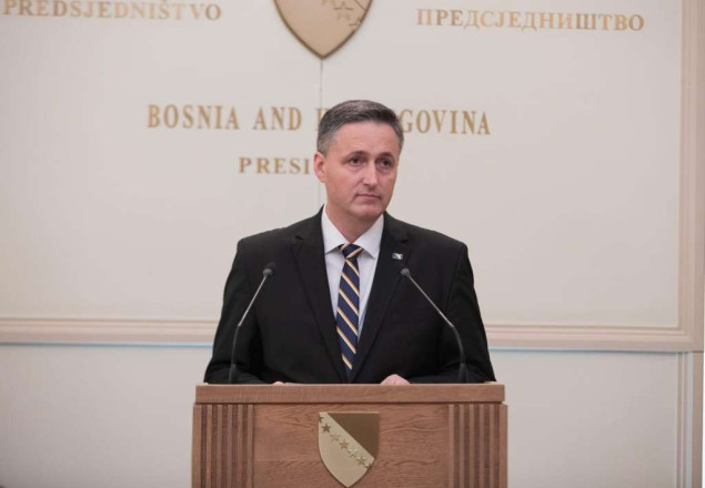 Bećirović uputio čestitku povodom Uskrsa i Vaskrsa