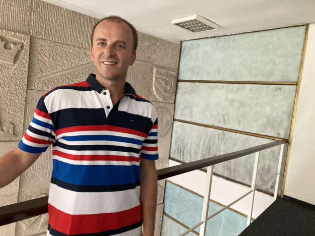 Izložba Hasana Zahrovića o braći Čapek na Pozorišnim igrama u Jajcu