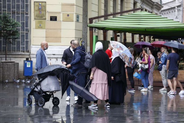 U BiH pretežno oblačno vrijeme s kišom, pljuskovima i slabom grmljavinom