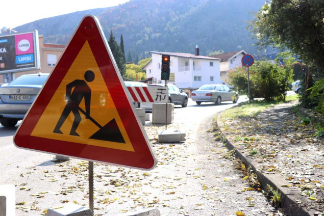 Privremena saobraćajna signalizacija na dionicama gdje se izvode sanacioni radovi