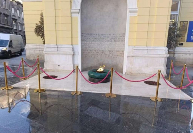 Saniran prostor spomenika Vječna vatra i vraćen u prvobitno stanje nakon devastacije Saniran prostor spomenika Vječna vatra i vraćen u prvobitno stanje nakon devastacije