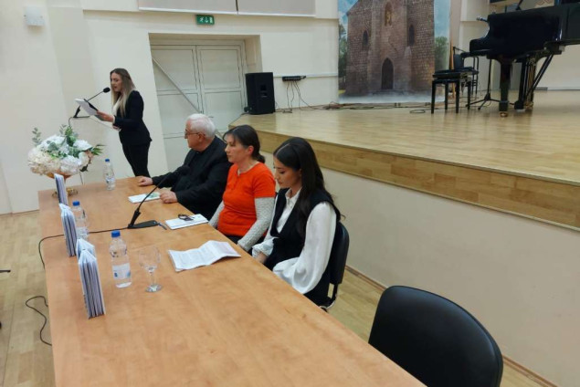 U kinodvorani Posušje predstavljena je zbirka poezije "Nebo i Zemlja", autorice Jelene Protrke