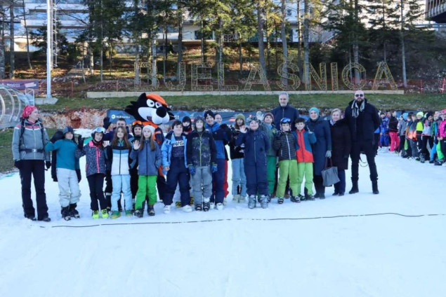 Hota-Muminović posjetila učenike na Bjelašnici koji uče osnove skijanja