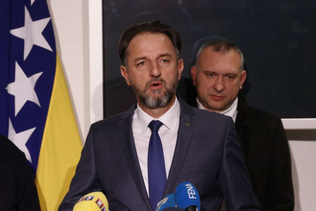 SDA - Osuđujemo velikosrpske napade i prijetnje Dževadu Mahmutoviću