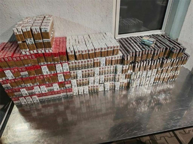 Državljaninu BiH na granici oduzeto vozilo i 29.600 cigareta