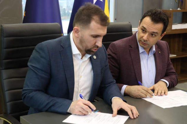 Delić potpisao ugovore o dodjeli tri miliona KM za federalne ustanove socijalne zaštite