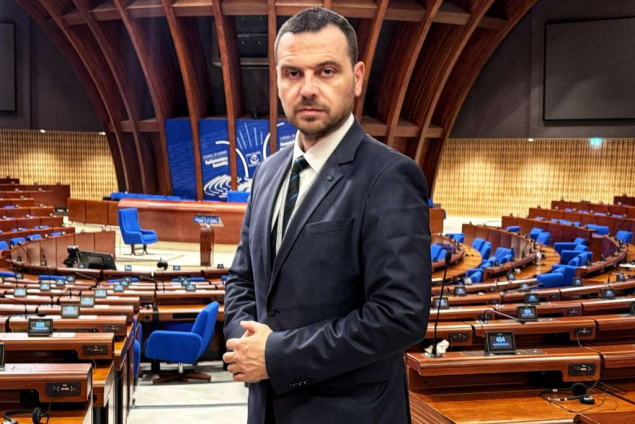 Magazinović: Dok Dodik atakuje na ustavni poredak, nema uslova za promjenu Ustava i Izbornog zakona