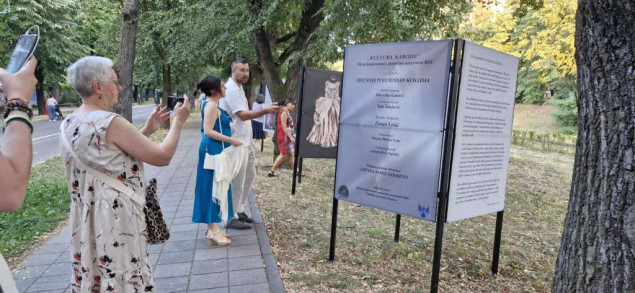 Izložba 'Sjećanja pozorišnih kostima' otvorena na Vilsonovom šetalištu u Sarajevu