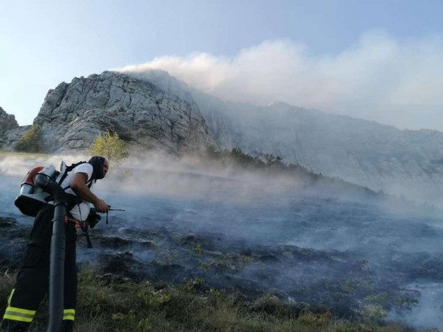 Situacija na požarištima u Neumu i Konjicu stabilna
