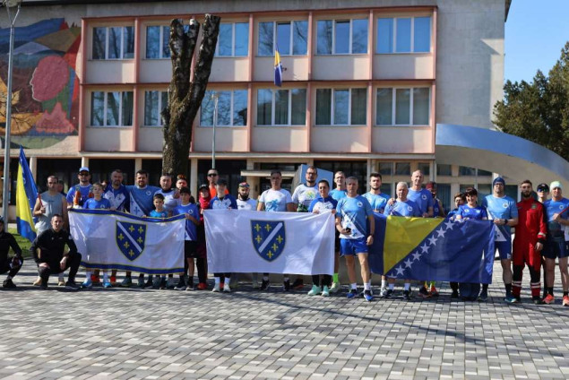 Pedeset maratonaca trčalo za Dan nezavisnosti BiH: Bihać i Bosanska Krupa spojeni sportom