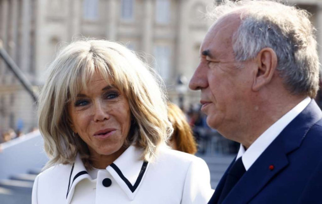 Deset osoba u Parizu pred sudom zbog online uznemiravanja Brigitte Macron