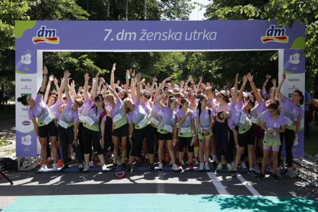 Gotovo 3.000 učesnica istrčalo 7. dm utrku posvećenu borbi protiv menstrualnog siromaštva