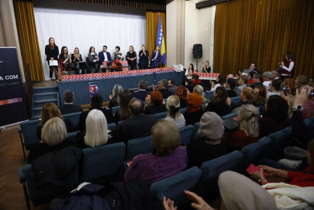 Promocija romana 'Prenijet ću te preko Praga' - priča o diplomatiji srca i životnim iskušenjima