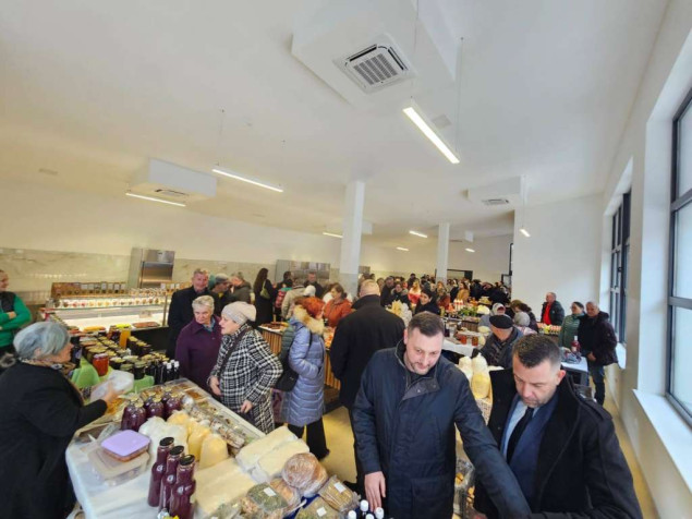 Cazin otvorio najsavremeniju gradsku tržnicu u USK