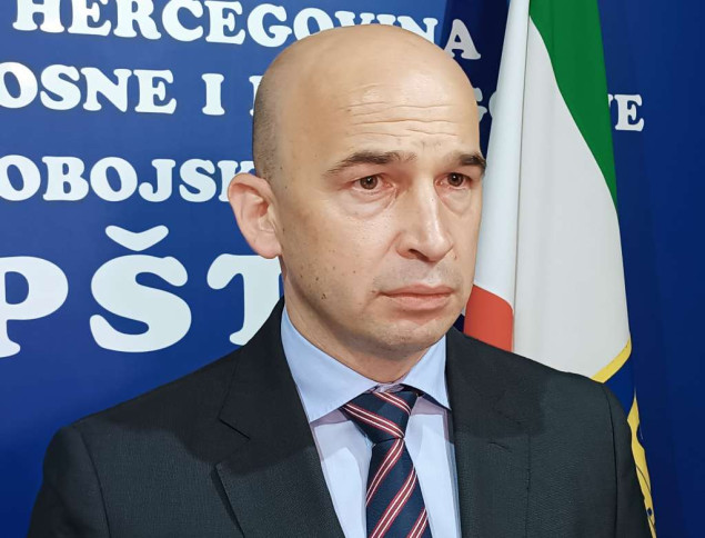 Studentske stipendije u ZDK 890 KM, regres za budžetske korisnike 692 KM