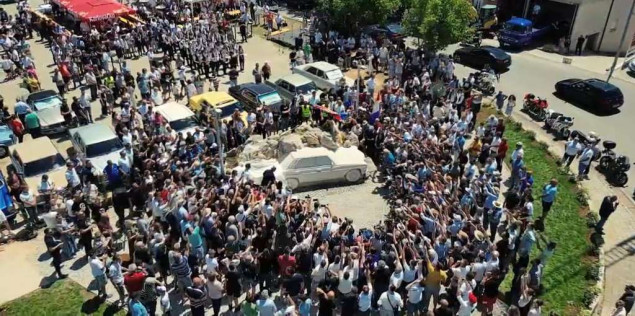 U Imotskom otkriven spomenik kultnom 'mercedesu'