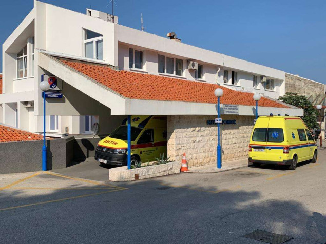 Dječak koji je teško povrijeđen nakon strujnog udara prebačen u Zagreb na intenzivno liječenje