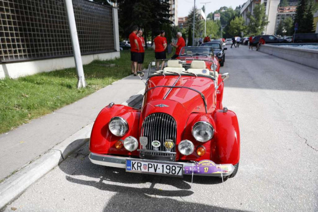 Četvrti Međunarodni oldtimer cabrio skup širi dobre vibracije danas u Sarajevu