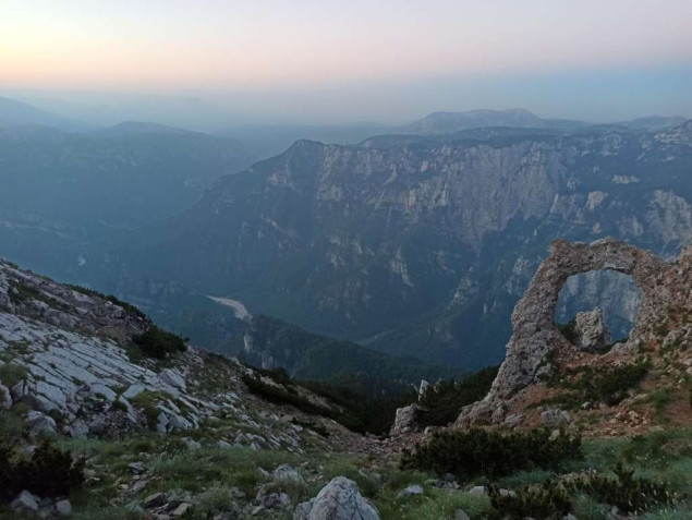 U većem dijelu BiH pretežno oblačno vrijeme, u Livnu -8 stepeni