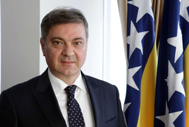 Zvizdić čestitao Dan državnosti BiH: Budimo ponosni na svoju domovinu Bosnu i Hercegovinu