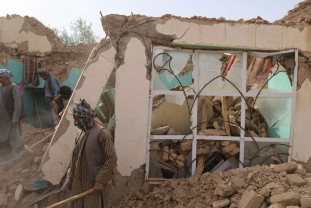 Afganistanci počinju raščišćavanje nakon zemljotresa u kojem je poginulo najmanje 27 ljudi