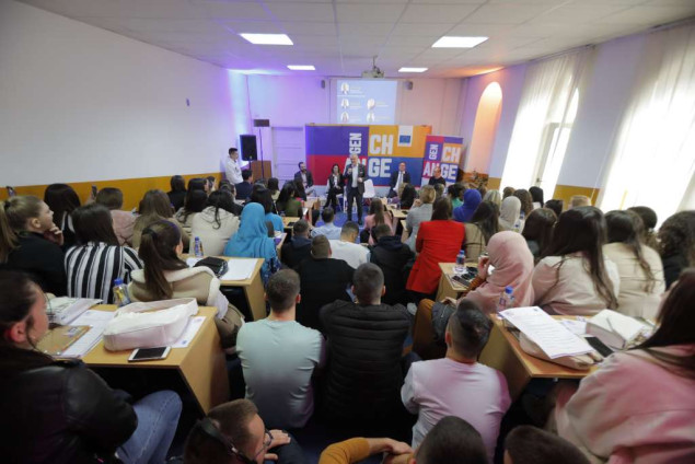 Sattler i studenti Bihaćkog univerziteta o doprinosu koji mladi bh. expati mogu donijeti BiH