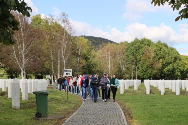 Više od 600 učenika iz Novog Sarajeva posjetilo Memorijalni centar Potočari - Srebrenica