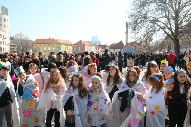 Tuzla zasjala u bojama pokladnog karnevala
