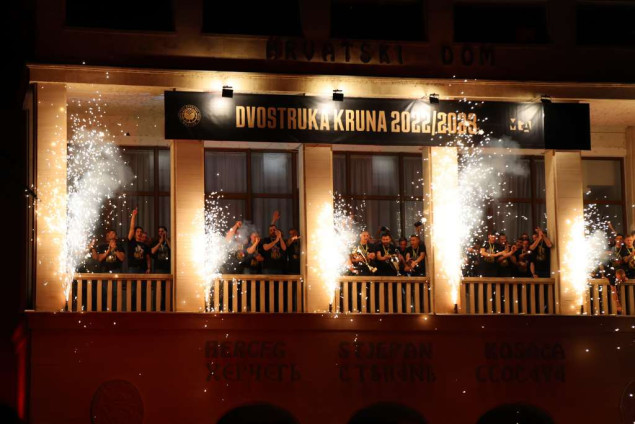 Plemići s navijačima, simpatizerima i građanima proslavili duplu krunu