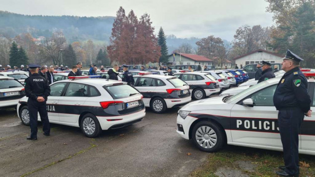 Policiji Tuzlanskog kantona isporučeno 45 novih vozila