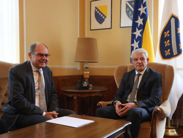 Džaferović sa Schmidtom o izmjenama Izbornog zakona BiH i Ustava FBiH
