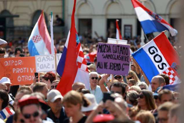 Hiljade građana na protestu u Zagrebu zbog ilegalnog otpada u Gospiću