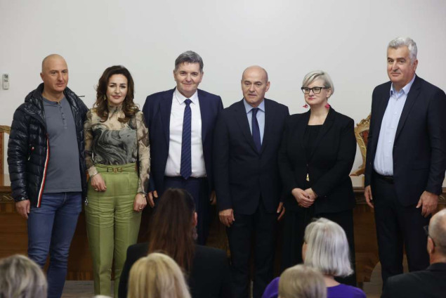 UNSA - Potpisani ugovori o praksi i istraživanju za studente medicinske grupacije i PMF-a