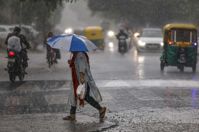 Monsun izazvao haos širom Indije: Najmanje 13 poginulih, saobraćaj paralizovan