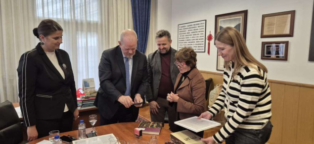 Kolekcija knjiga prof. Jamesa Colliera uručena biblioteci Filozofskog fakulteta