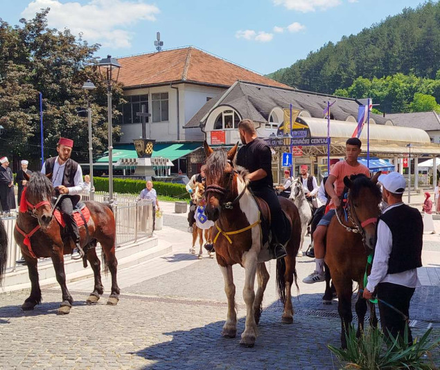 Konjanici iz Jajca krenuli u Prusac na 'Dane Ajvatovice'