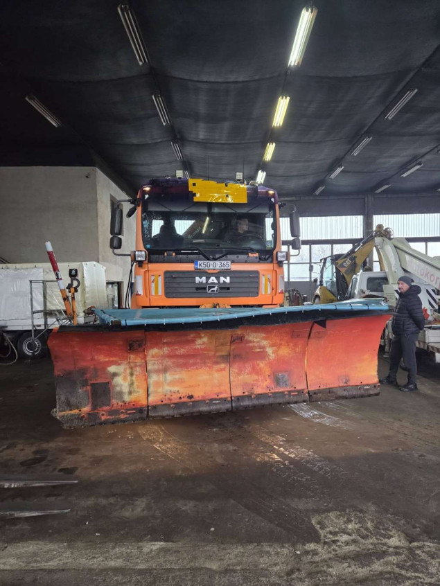 Pred najavljene sniježne padavine Bihać aktivirao zimsku službu