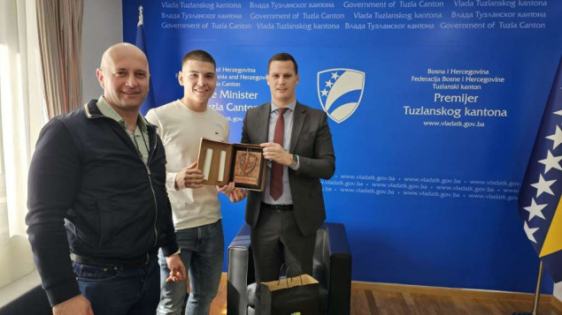 Halilagić upriličio prijem za državnog juniorskog prvaka u boksu Bakira Mešalića