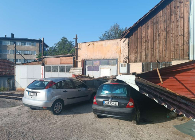 Olujno nevrijeme sinoć prouzrokovalo samo manje štete te 15-minutni nestanak struje u Zenici