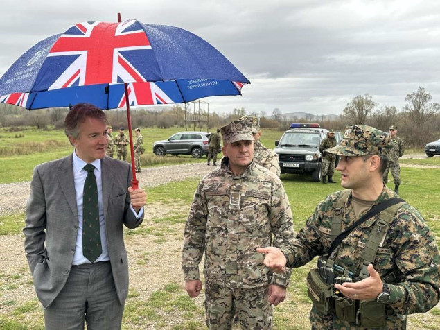 Reilly posjetio pripadnike oružanih snaga BiH i UK na obuci na poligonu 'Manjača'