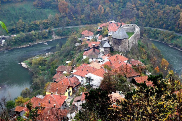 U saobraćajnoj nezgodi kod Vranduka povrede zadobile četiri osobe
