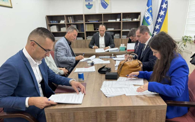Ministarstvo privrede USK-a potpisalo ugovore o dodjeli grantova gradovima i općinama