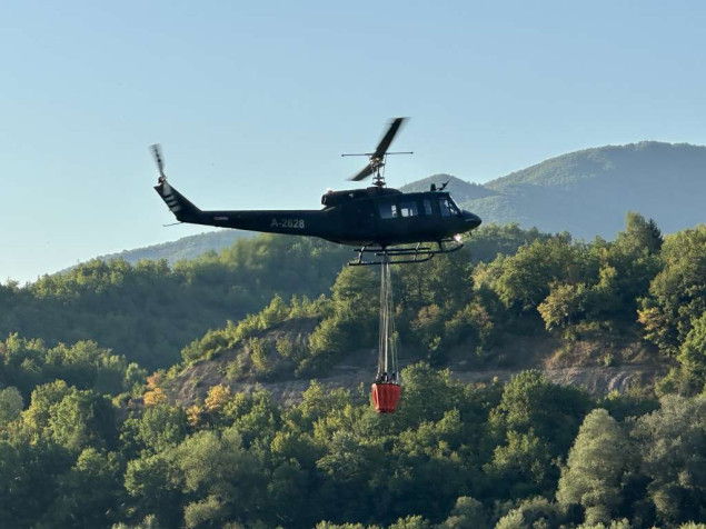 Oružane snage BiH nastavljaju gašenje požara na više požarišta