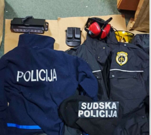 Pretres u Bihaću, kod osumnjičenog lopova pronađen veći broj policijskih uniformi
