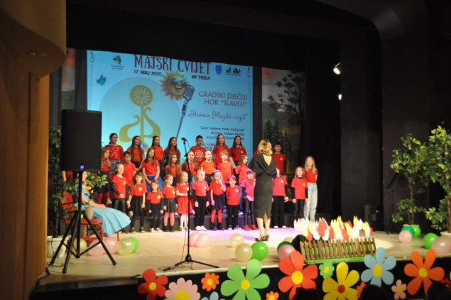 Saša Nenezić iz Podgorice pobjednica Festivala 'Majski cvijet' u Tuzli