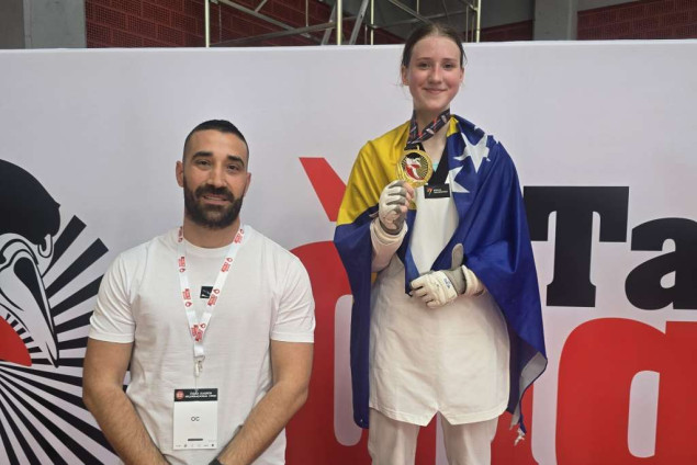 Uspjeh Taekwondo kluba iz Vogošće - Ema Mahmutović osvojila zlato, Emra Durmić bronzu