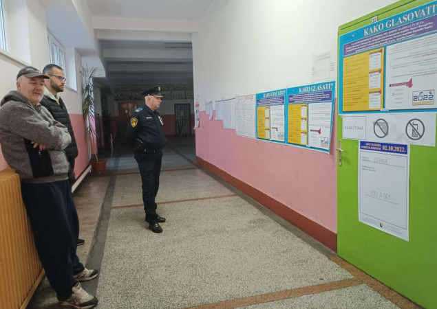 Muškarac u Novom Šeheru prijetnjom motornom pilom pokušao uticati na birače pa uhapšen