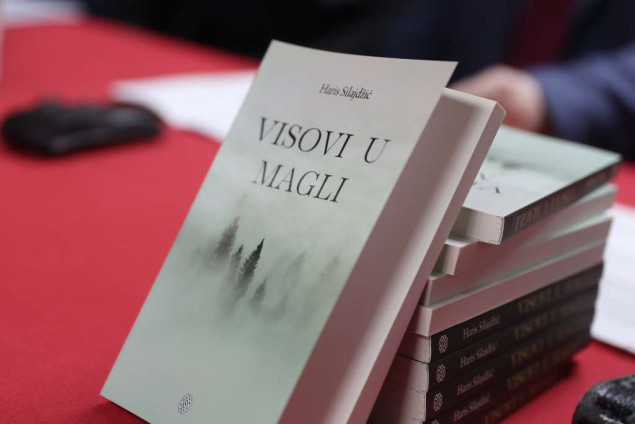Duhovne visine u magli savremenog čovjeka, predstavljena knjiga 'Visovi u magli' Harisa Silajdžića